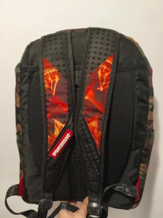 Mochila Sprayground Camuflaje Fuego Tiburón