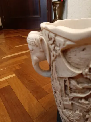 Jarrones antiguos de mármol y piedra