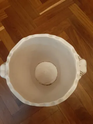 Jarrones antiguos de mármol y piedra