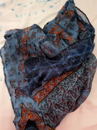 Pañuelo estampado azul y naranja