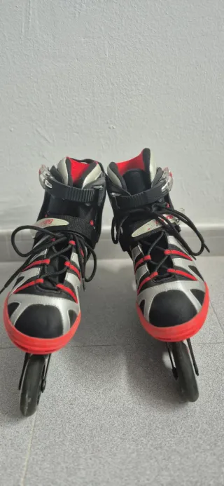 Patines en línea negros y rojos. Talka: 43/44