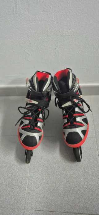 Patines en línea negros y rojos. Talka: 43/44