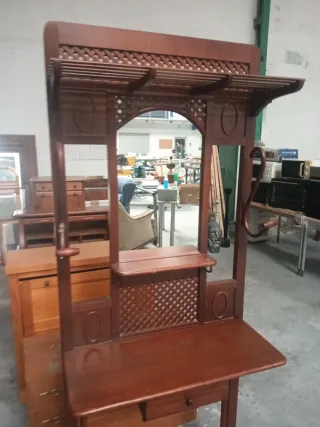 Mueble recibidor con espejo de madera