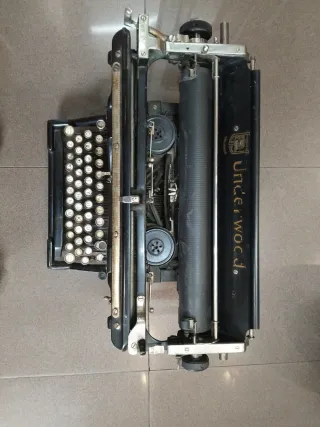 Máquina de escribir Underwood antigua