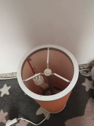 Lámpara cilíndrica tela naranja y metal