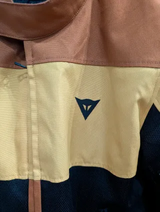 Chaqueta Dainese Moto Negra y Marrón