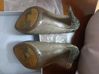 Zapatos de tacón Jessica Simpson dorados