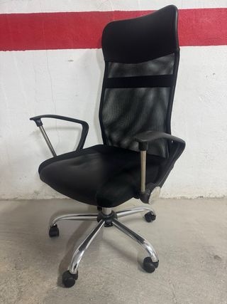Silla de Oficina Negra y Plateada