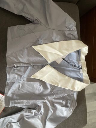 Blusa Glamorous azul y blanco