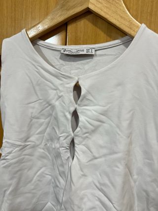Top blanco tirantes con aberturas