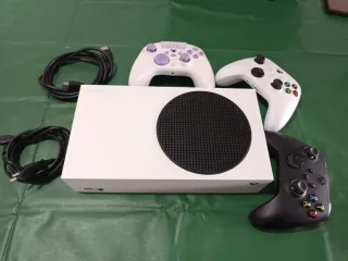 Xbox Series S 500GB + 3 Mandos y Cables