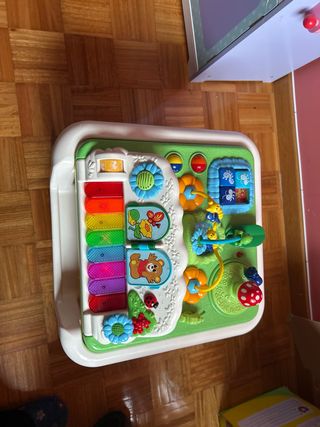 Mesa de actividades musical para bebés