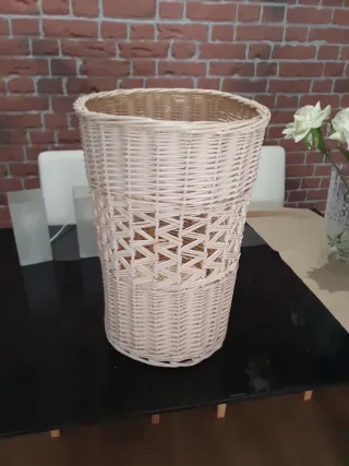 Canasto de mimbre beige