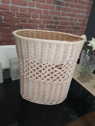 Canasto de mimbre beige