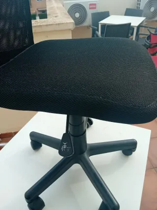 Sillas de oficina giratorias, las 2 por 50€ 1×30€