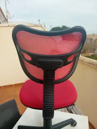 Sillas de oficina giratorias, las 2 por 50€ 1×30€