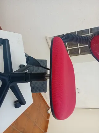 Sillas de oficina giratorias, las 2 por 50€ 1×30€