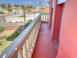 Chalet en venta en La Granja-La Colina-Los Pastores en Algeciras