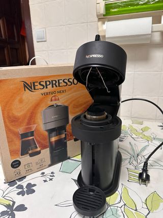 Cafetera Nespresso Vertuo Next Negra Mate