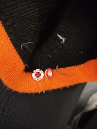 Gorro New Balance Negro y Naranja