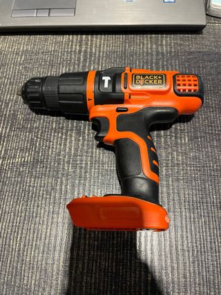 Taladro de impacto inalámbrico BLACK+DECKER