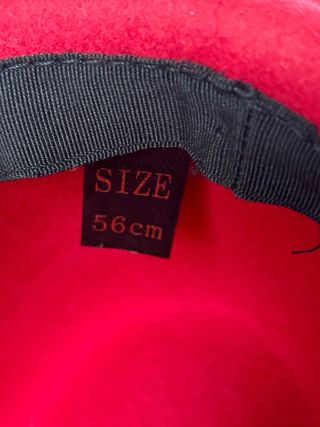 Cappello donna feltro rosso con piuma