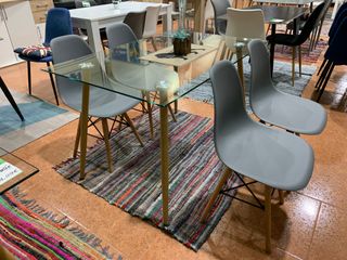 Mesa cristal y 4 sillas Noruega