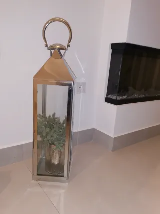 Farol grande de acero y cristal