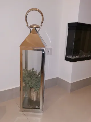 Farol grande de acero y cristal