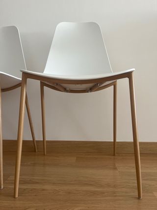 4 Sillas Comedor Plástico y patas de metal