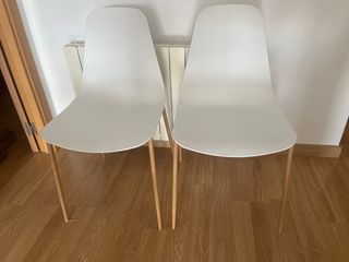 4 Sillas Comedor Plástico y patas de metal