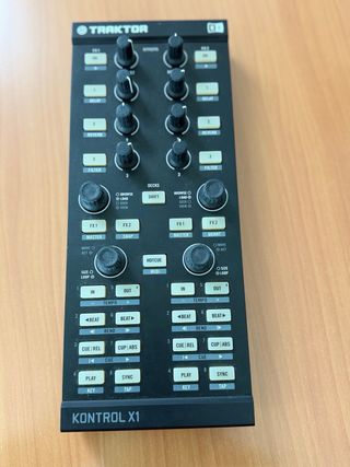 Traktor Kontrol X1 + funda original