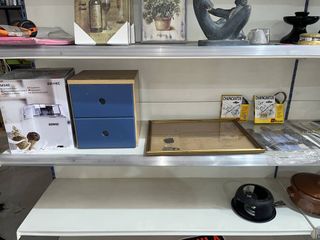 ESTANTERÍA DE COMERCIO