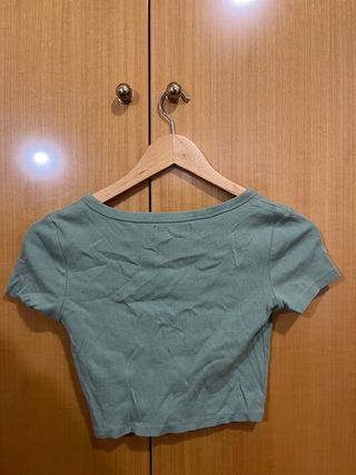 Top verde pastel Pull&Bear escote pico