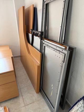 Mesas de oficina de madera con cajoneras