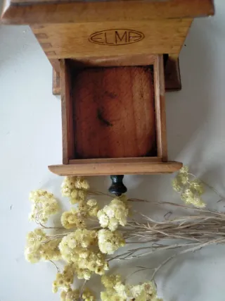 Molinillo café antiguo madera y metal Elma