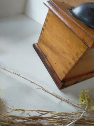 Molinillo café antiguo madera y metal Elma