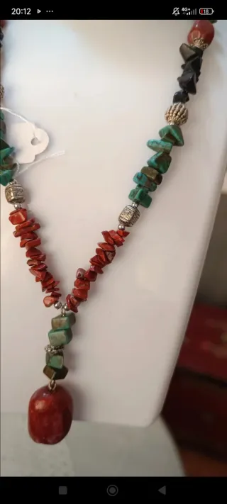 Collar de piedras naturales