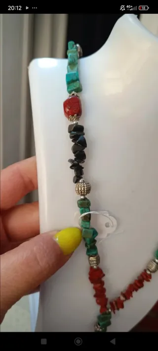 Collar de piedras naturales