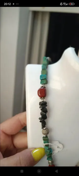 Collar de piedras naturales