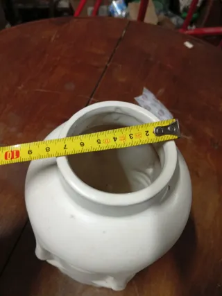 Jarrón de cerámica con caras