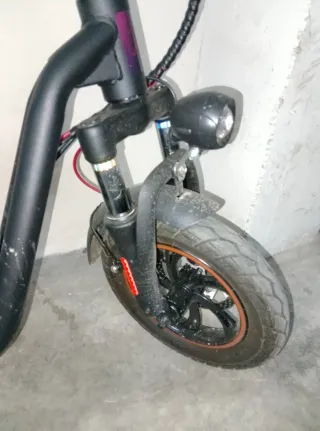 Patinete eléctrico con cesta y asiento