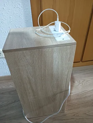Mesita Noche Madera con Enchufe Integrado