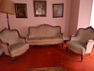 Tresillo y 2 butacas clásicas