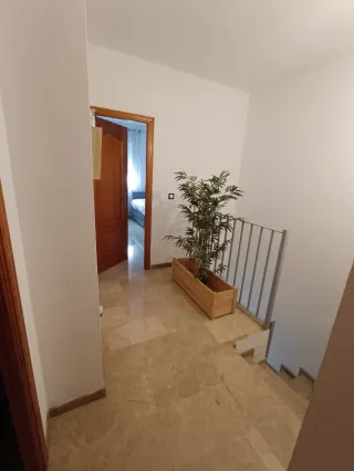 Alquiler de habitación en casa adosada.