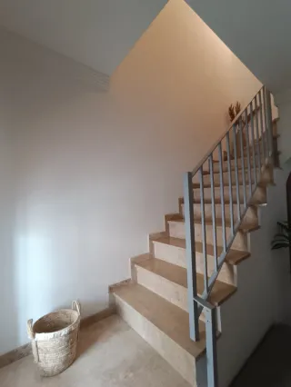 Alquiler de habitación en casa adosada.