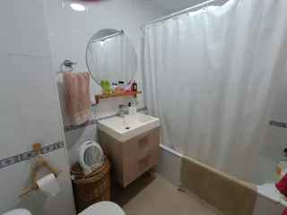 Alquiler de habitación en casa adosada.