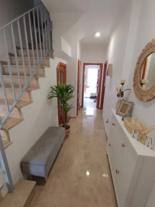 Alquiler de habitación en casa adosada.