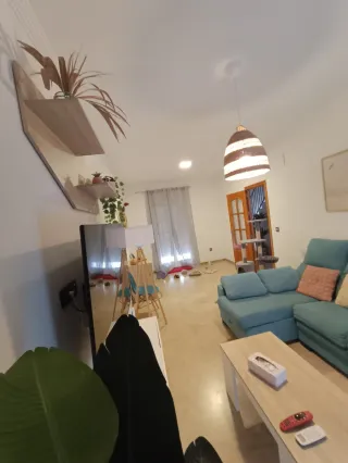 Alquiler de habitación en casa adosada.