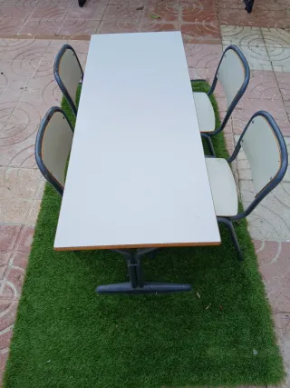 Pupitre escolar con 4 sillas